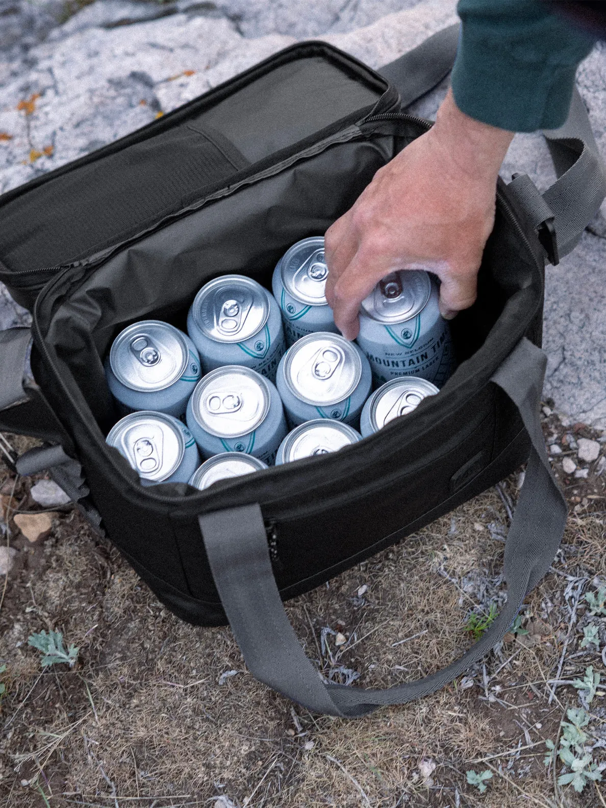 VENTURE 12-CAN COOLER - BLACK
